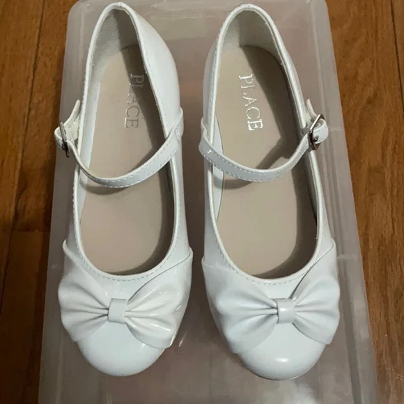 Girls Low Heel Shoes- White SZ 12 - Picture 2 of 9